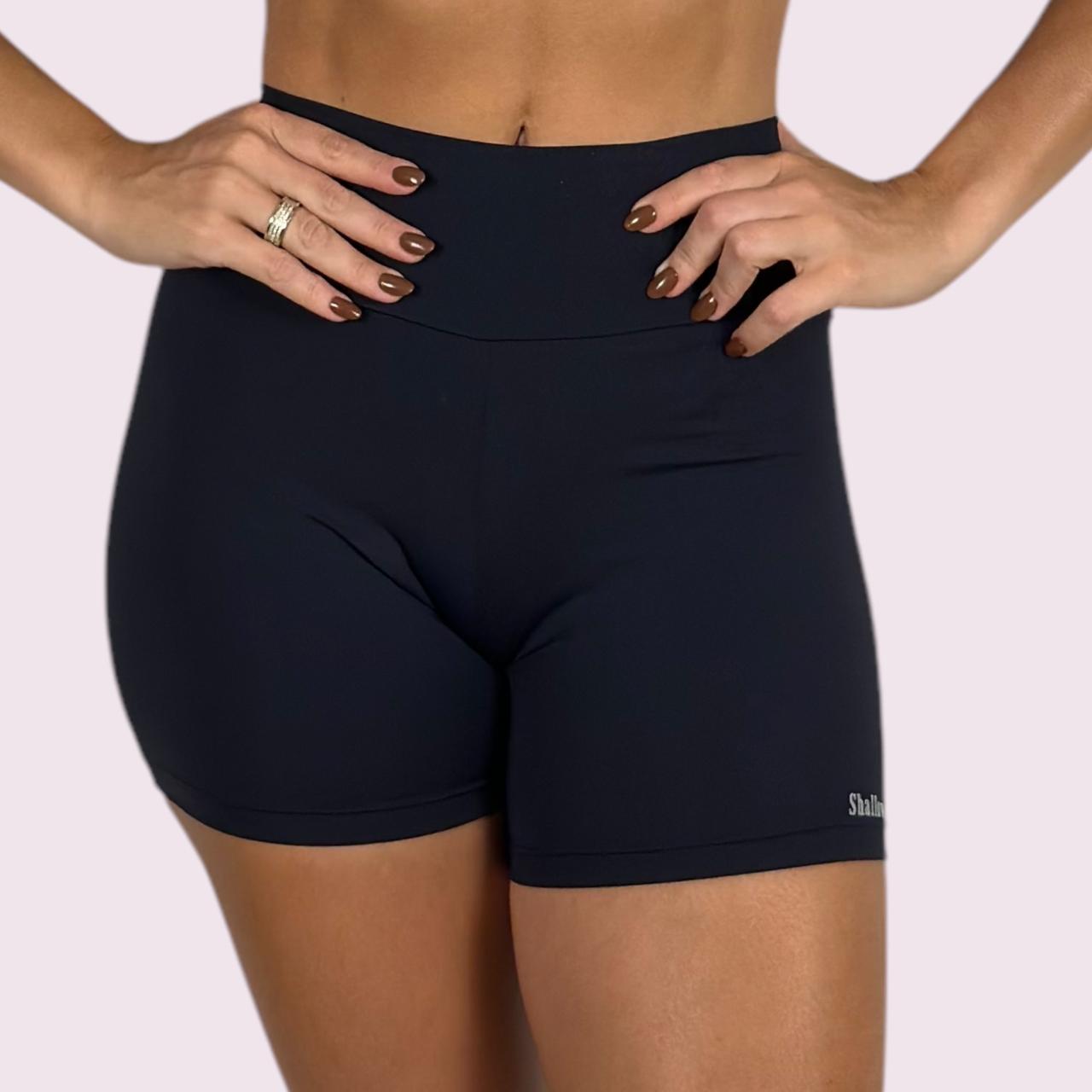 Shortinho Empina Bumbum Preto com Shallow Branco