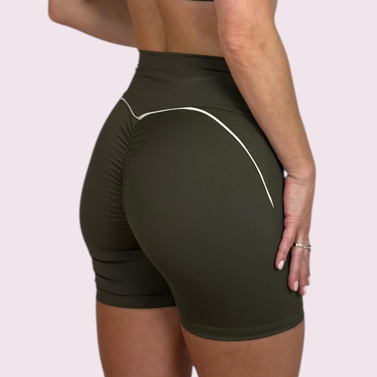 Shortinho Empina Bumbum Luna Verde Militar com Off White