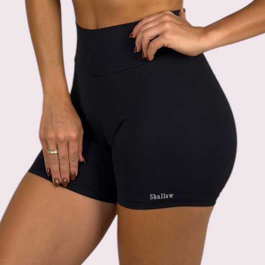 Shortinho Empina Bumbum Preto com Shallow Branco