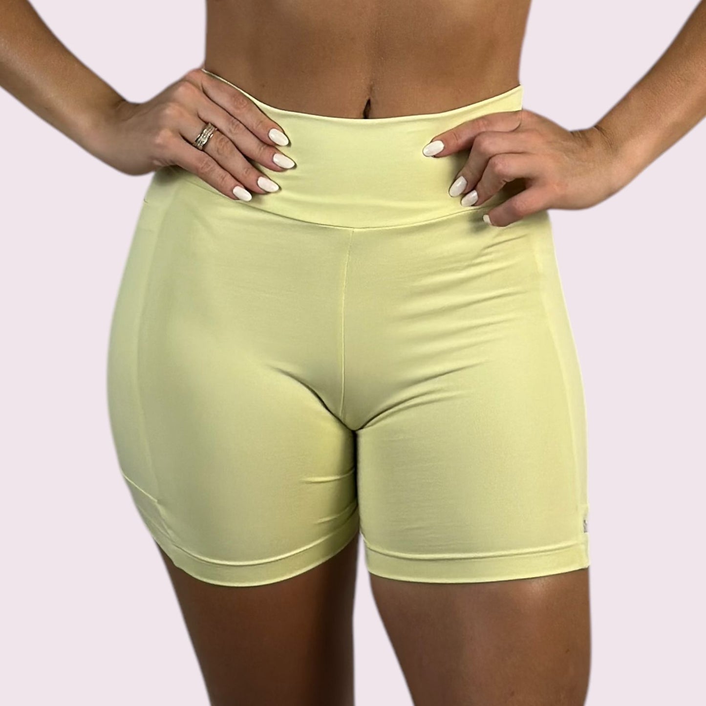 Bermuda com Bolso Suplex Amarelo Candy