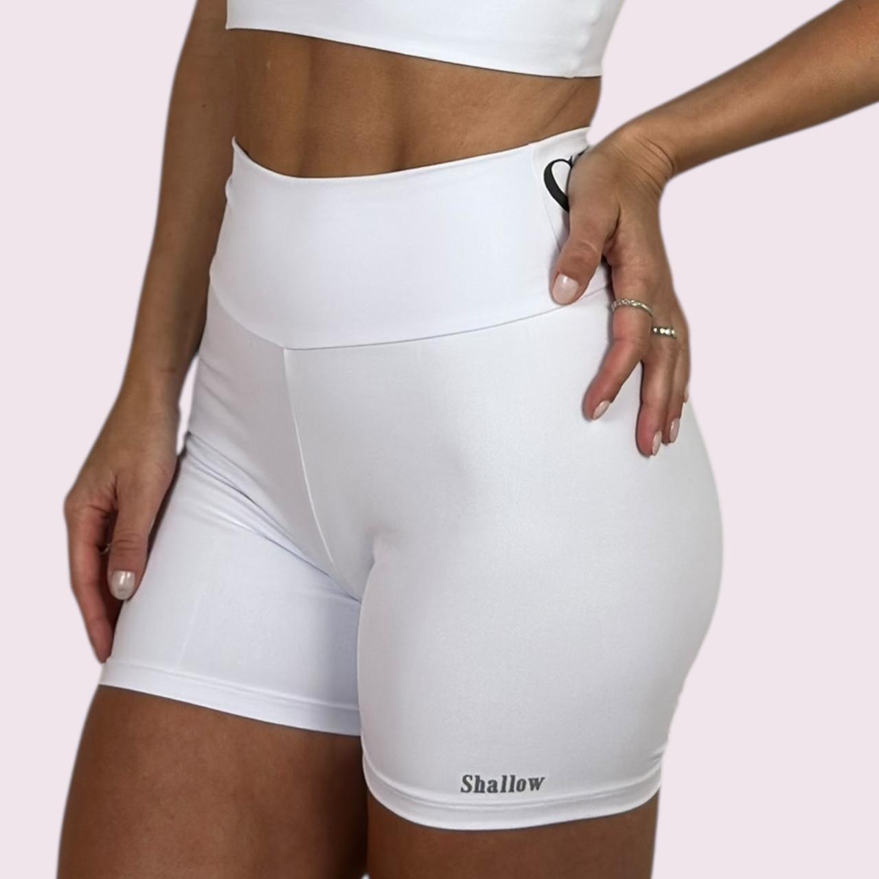 Shortinho Empina Bumbum Branco com Shallow Preto