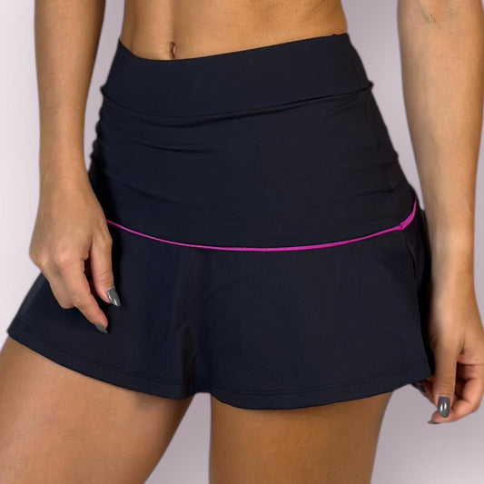 Shorts Saia Gisa Suplex Preto com Metalizado Fúcsia