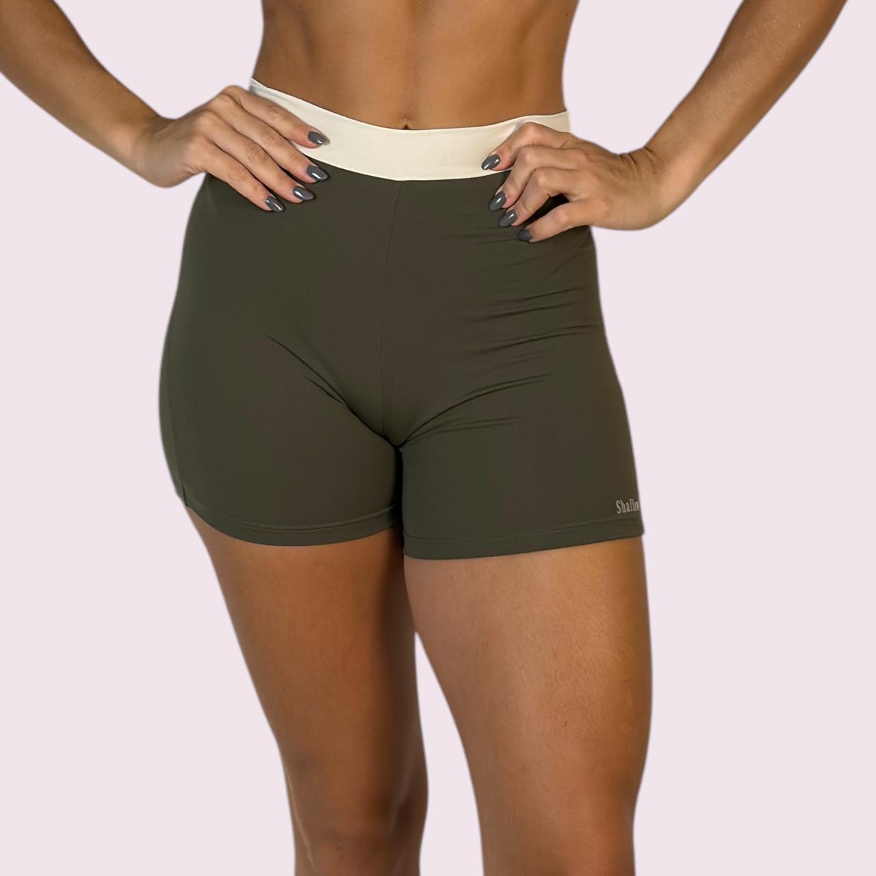 Shorts Elastic Empina Bumbum Suplex Verde Militar com Off White