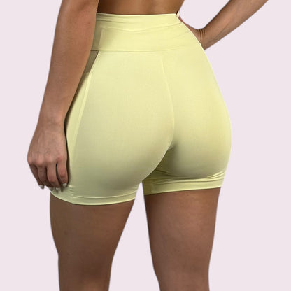 Bermuda com Bolso Suplex Amarelo Candy