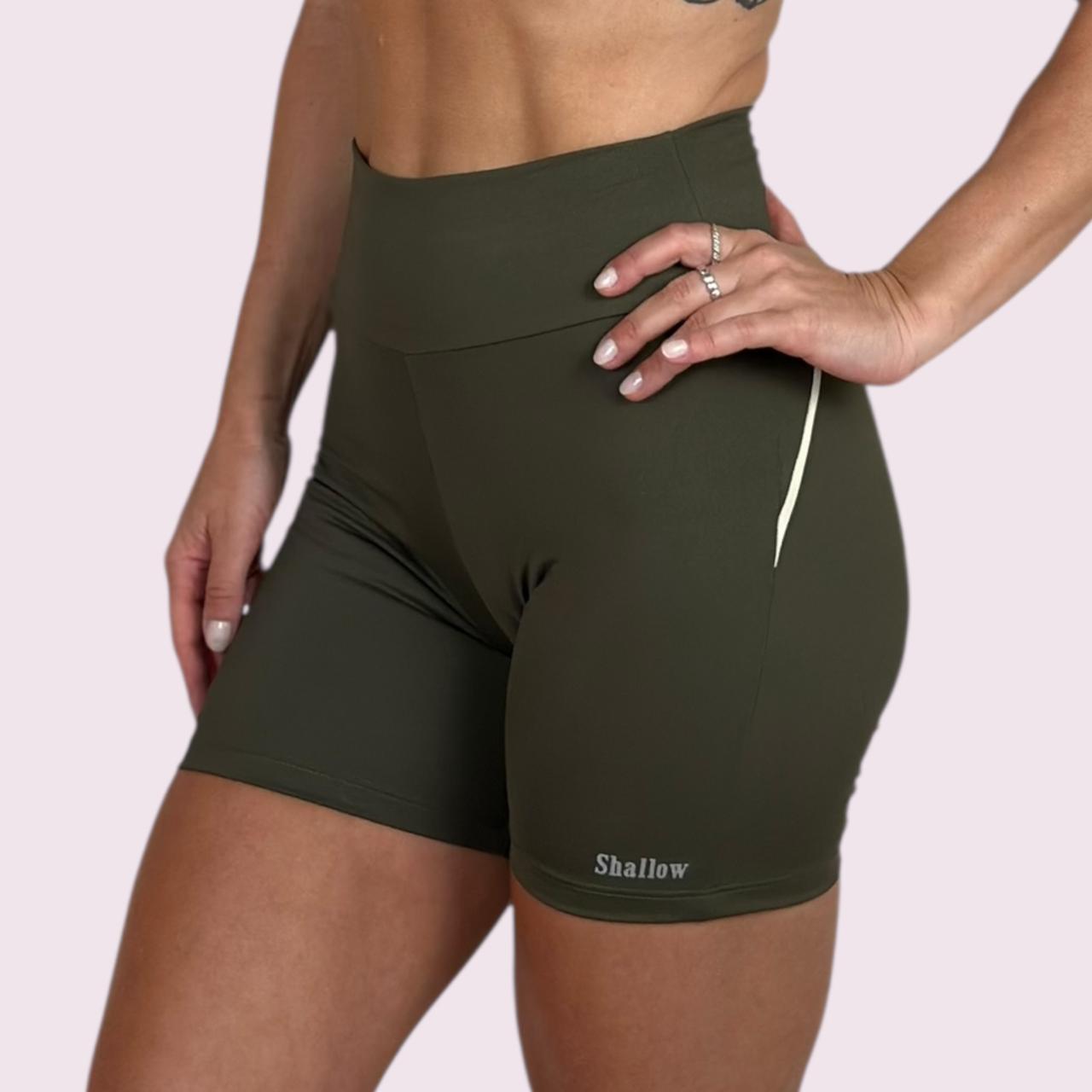 Shortinho Empina Bumbum Luna Verde Militar com Off White