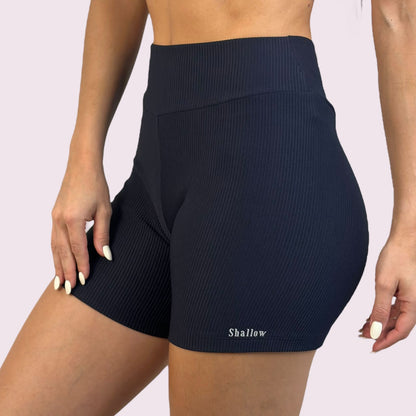 Shorts Cós V Cotelê Preto