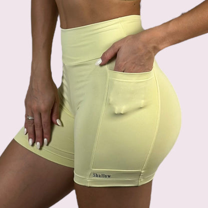 Bermuda com Bolso Suplex Amarelo Candy