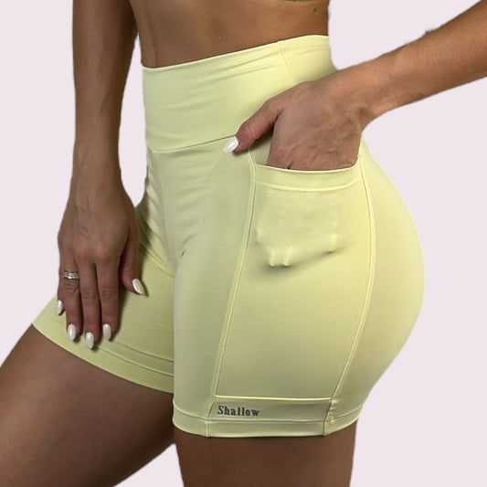 Bermuda com Bolso Suplex Amarelo Candy