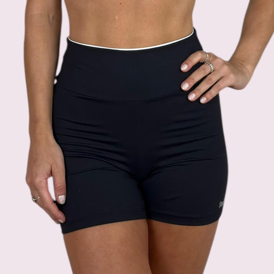 Shorts Zoe Preto com Branco