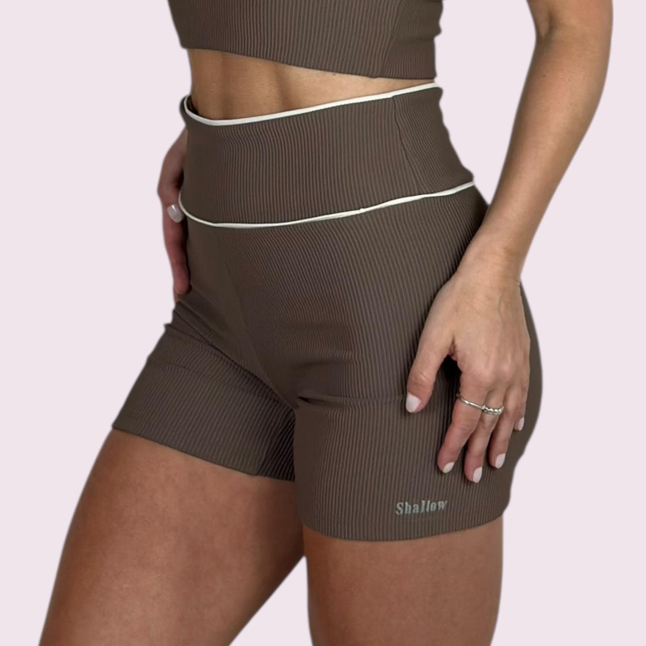 Shorts Lily Cotelê Mocha Mousse com Off White