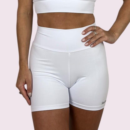 Shortinho Empina Bumbum Branco com Shallow Preto